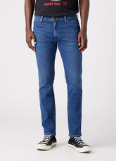 Męskie Spodnie Jeansowe Wrangler Larston Country Boy W18S8423M 112321661